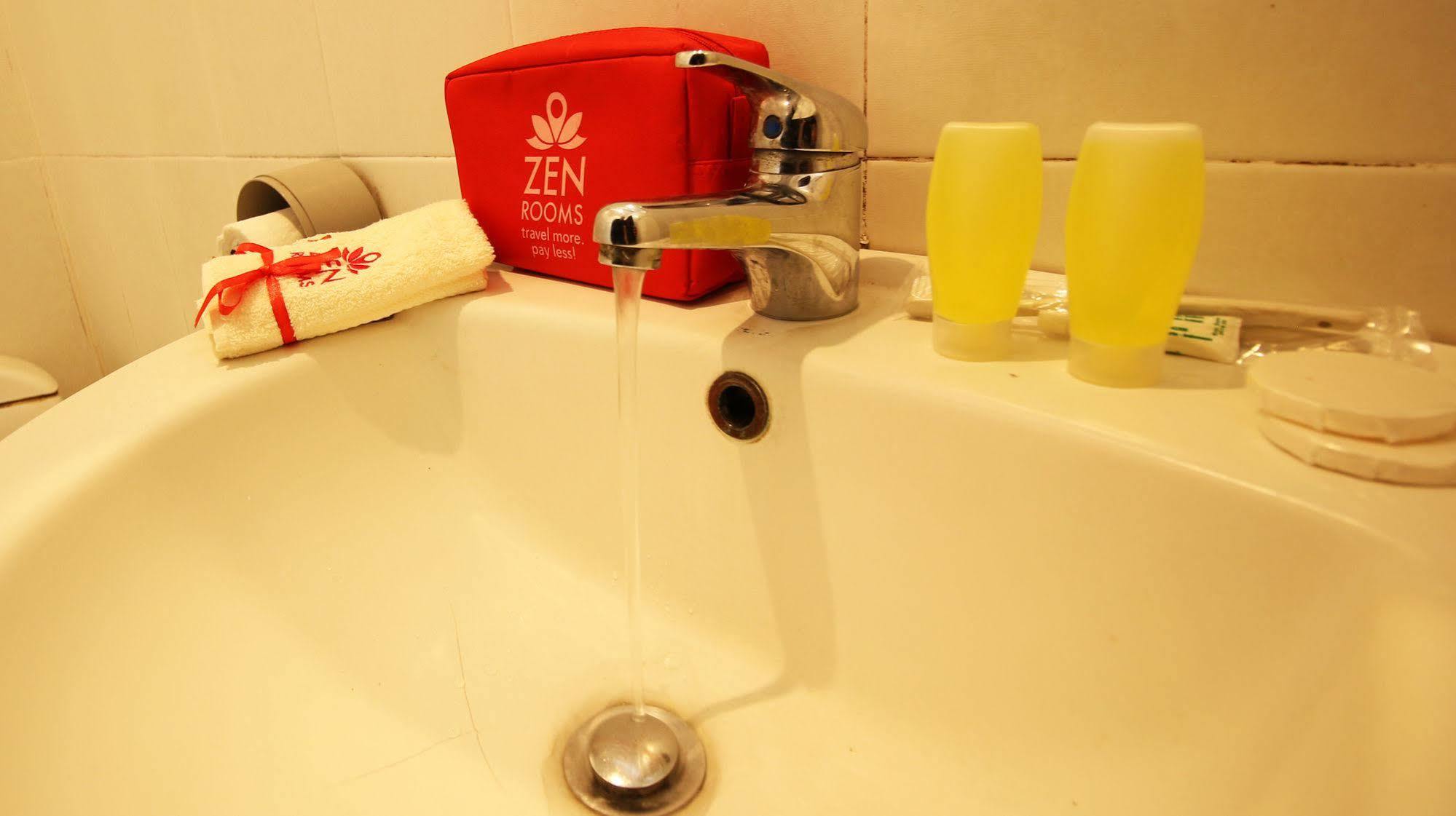 Zen Rooms Grand Hotel レムバン エクステリア 写真