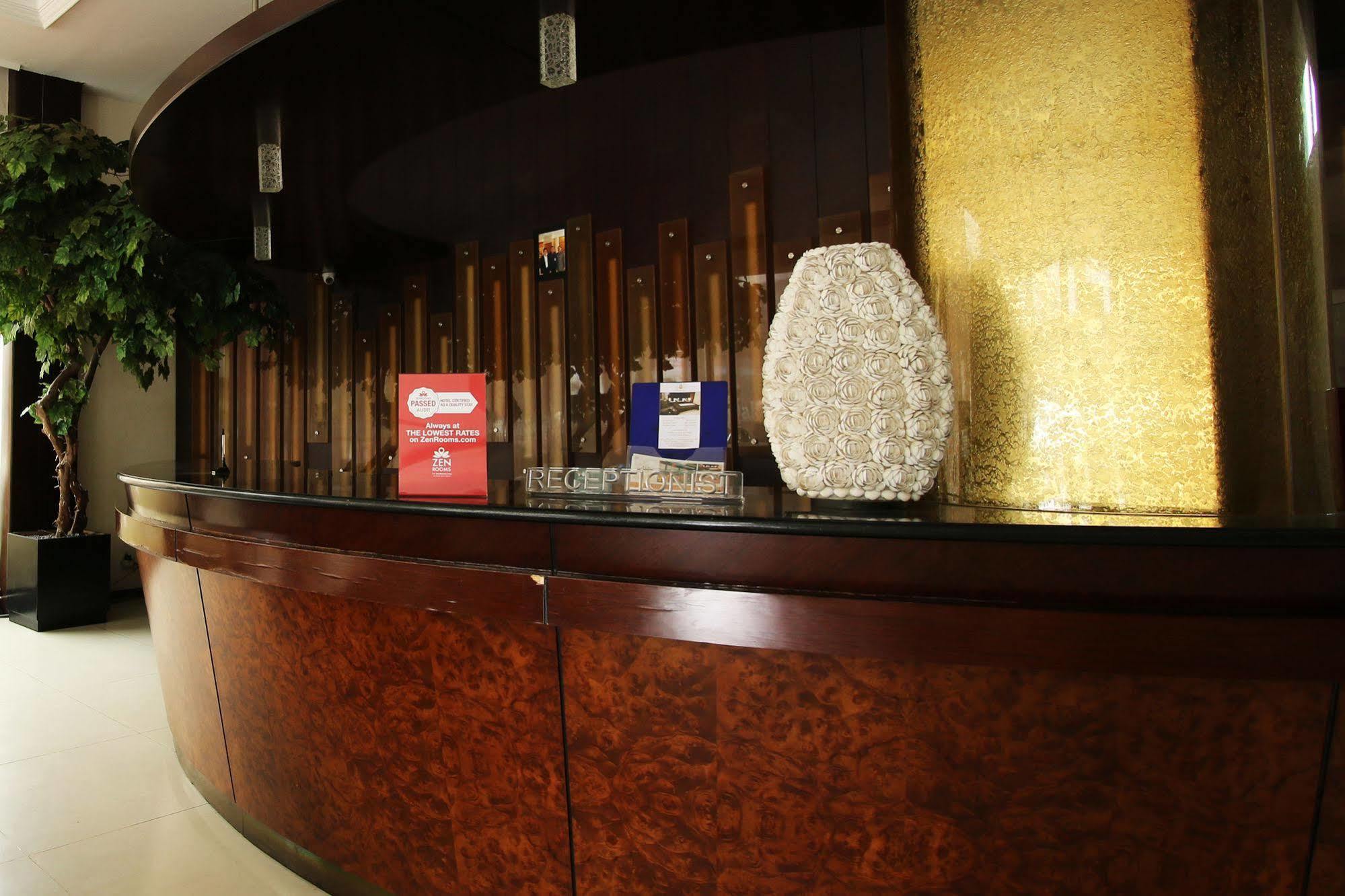 Zen Rooms Grand Hotel レムバン エクステリア 写真