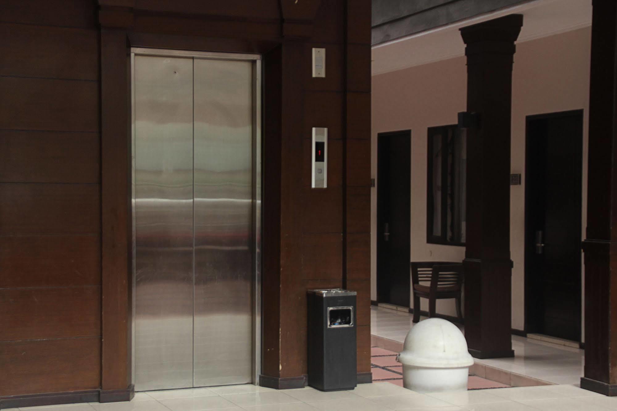 Zen Rooms Grand Hotel レムバン エクステリア 写真